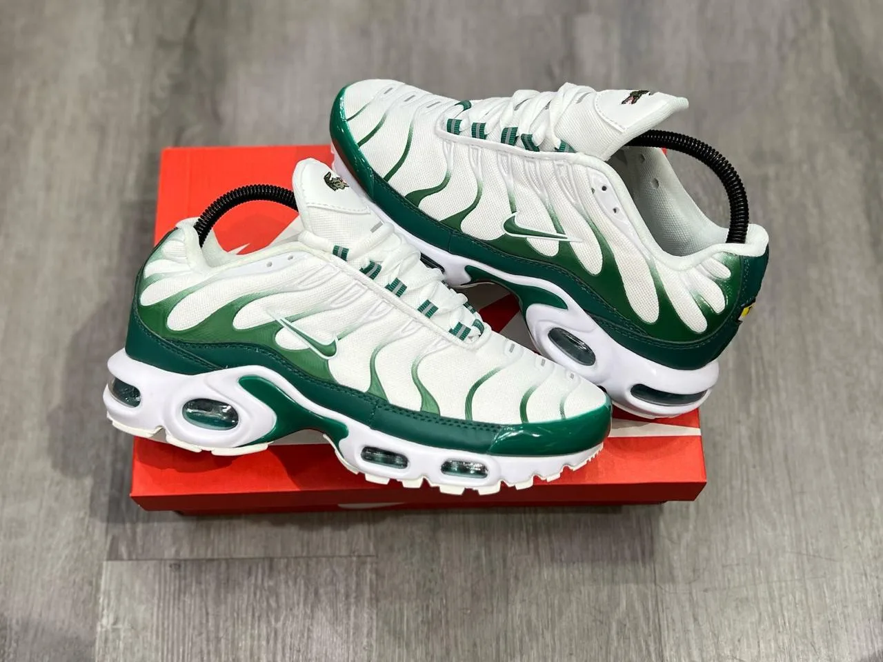 🟢 Nike Air Max Plus TN – Estilo, Comodidad y Presencia